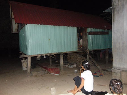 Rùng mình hủ tục: dẫm chết con sau khi sinh